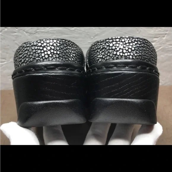 Klogs Austin Stingray Women's Clogs Silver Black Leather Size 8M Work Nursing - Picture 6 of 14